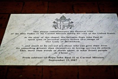 Plaque commemorating Pope John Paul IIs visit to Mission San Carlos Borromeo del Rio Carmelo_MG_0183.jpg