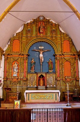 Altar at Mission San Carlos Borromeo del Rio Carmelo _MG_5123.jpg