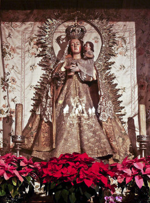 Statue of Blessed Mary and baby Jesus Mission San Carlos Borromeo del Rio Carmelo_MG_0186.jpg