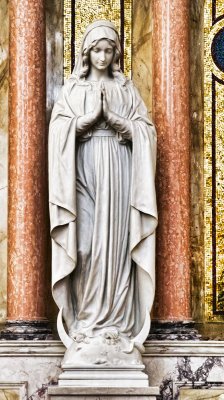 statue of Blessed Virgin Mary at St Francis Xavier church in LaGrange IMG_7585.jpg