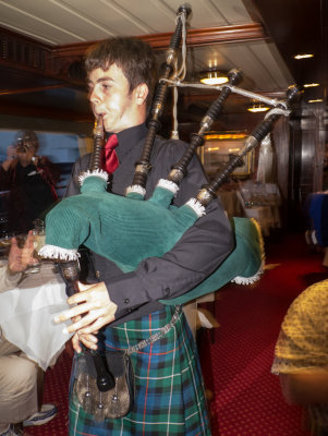 Piping  in the Haggis