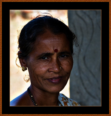 100=Lady-in-a-Temple-Maharashtra-1.jpg