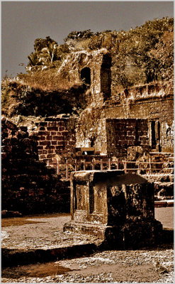 106-Ruins-after-an-Abby-in-Old-Goa-2.jpg