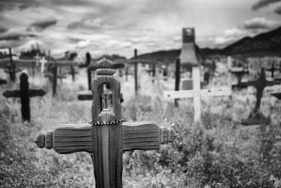 6999 Crosses BW Taos NM JUL09.jpg