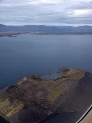 Eyjan í þingvallarvatni. Hvað heitir hún?