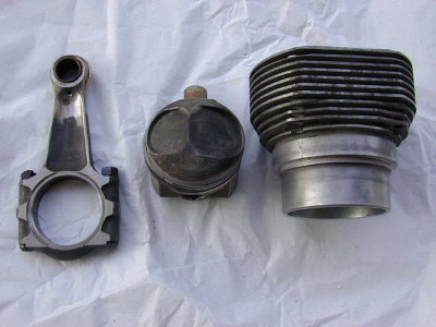 906 Pistons and Cylinders and Con Rods - For Sale 2010 Dec 7,000 Euros - Photo 1
