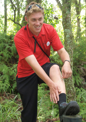 Guide demonstrating use of flax fibres