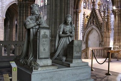 Memorial of Louis XVI and Marie Antoinette in St. Denis .jpg