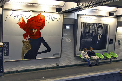 In the Metro - love the colors !.jpg