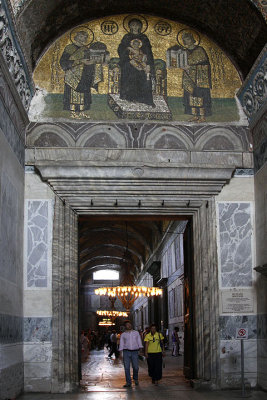 Hagia Sophia Lunette showing Presentation mosaic.jpg