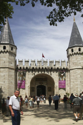 Topkapi entrance.jpg