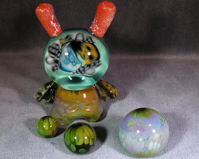 Some Dunnys have accessories - this one has, what else, MARBLES, woohooo!!!