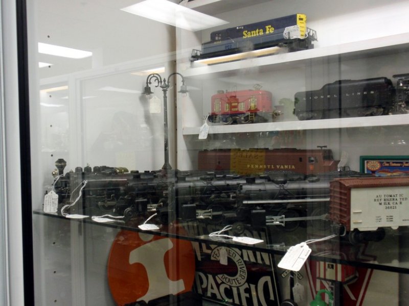 1080019_glass_case1.JPG