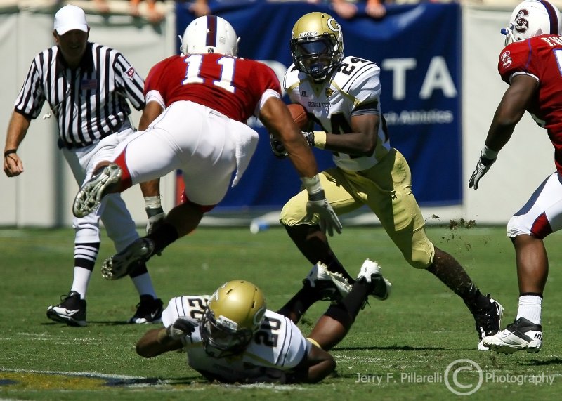 Tech A-back Embry Peeples cuts off of A-back Roddy Jones block on Bulldogs DB Cortney Ingram