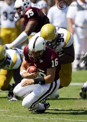 Yellow Jackets DT Vance Walker sacks Bulldogs QB Tyson Lee