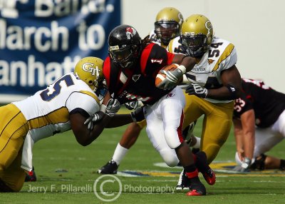 Yellow Jackets DT Darryl Richard tackles Bulldogs SB David Montgomery