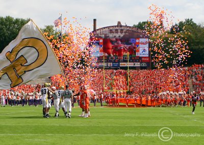Georgia Tech participates in “the most exciting 25 seconds in college football” pageantry