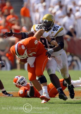 Yellow Jackets DT Richard wraps up Tigers QB Harper