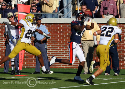 Virginia WR Kevin Ogletree catches the ball at the one and goes in for a Cavaliers score