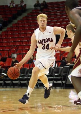 Cats F Budinger works his way around the perimeter