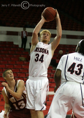 Arizona F Budinger shoots a short jumper