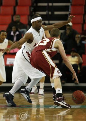 Arizona Wildcats G Wise keeps Santa Clara Broncos G Troy Alexander out on the perimeter