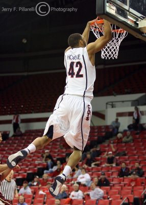 …Arizona F Horne slams home the last UA points of the night…