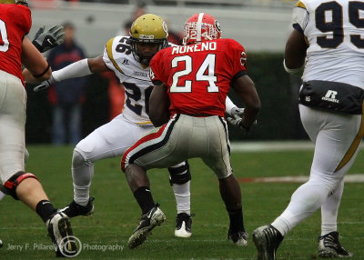 Georgia Tech CB Dominique Reese fills the gap to stop Georgia TB Moreno