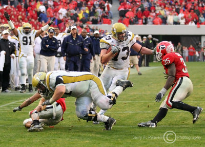 Tech OL Jeff Lentz is pursued by Bulldogs WLB Curran on a tackle eligible play 