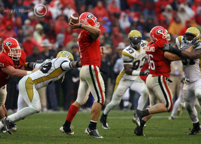 Georgia Tech LB Jackson attempts to get to Georgia QB Stafford