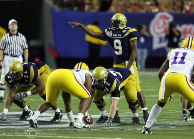 Georgia Tech QB Nesbitt directs the offense before going under center