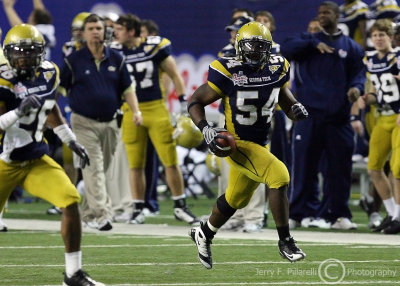 Jackets LB Sedric Griffin sprints downfield with the stripped ball - later ruled an incomplete pass