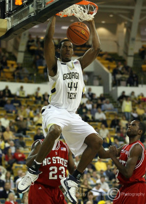 Jackets F Aminu slams home a powerful dunk