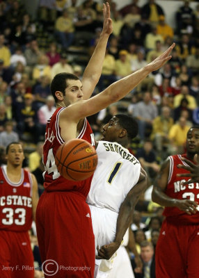 Yellow Jackets G Shumpert directs a behind the back pass to a teammate