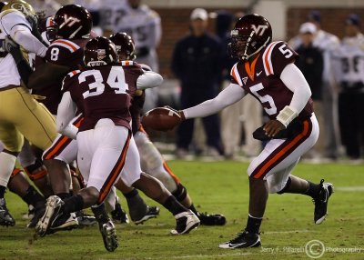 Virginia Tech TB Ryan Williams takes an inside hand off from QB Taylor