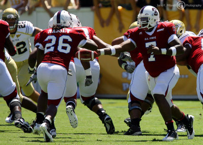 South Carolina State QB Malcolm Long hands off to RB Chris Massey