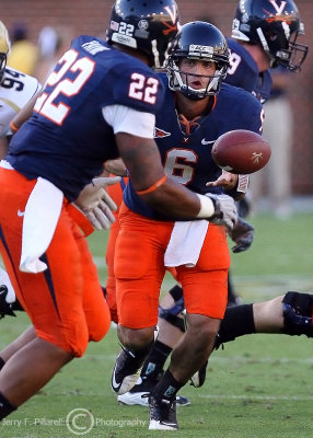 Virginia QB Verica pitches to TB Keith Payne