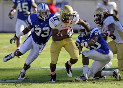 Yellow Jackets A-back Smith breaks away from Blue Raiders S Kevin Brown