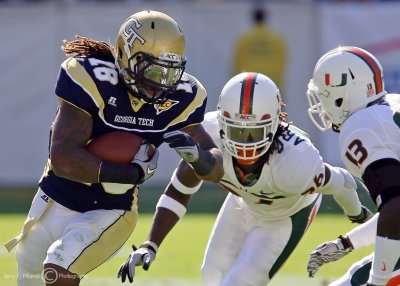 Jackets B-back Anthony Allen takes on Miami defenders