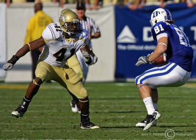 Jackets OLB Anthony Egbuniwe squares up to tackle Devils TE Cooper Helfet