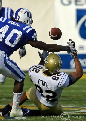 Jackets WR Kevin Cone attempts to pull in a pass with Devils S Daniels defending