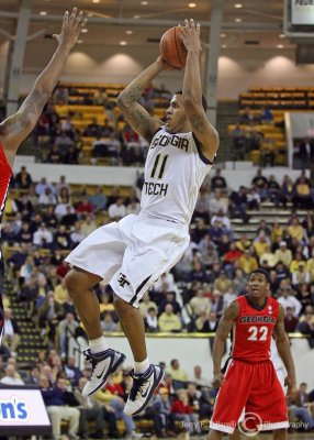 Yellow Jackets F Brian Oliver takes a pull up jumper in the lane