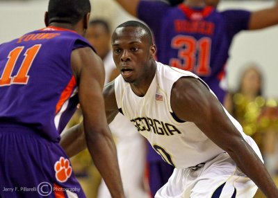 Jackets G Udofia concentrates on defending Tigers G Young
