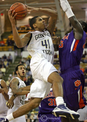 Yellow Jackets G Rice goes in for a contested layup against Tigers F Grant