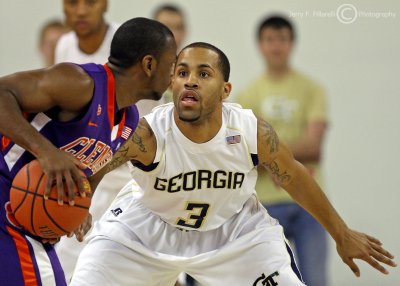 Yellow Jackets G Miller zeroing in on a Tigers ball handler