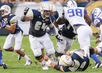 Jackets OL Ray Beno pulls to clear the way for his running back