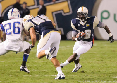 Jackets A-back Jamal Paige cuts on a block in the open field