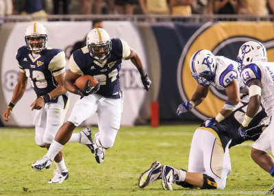Jackets RB Charles Perkins takes the handoff and hits a hole in the line