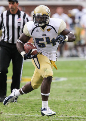 Yellow Jackets LB Quayshawn Nealy heads up field after picking off a Cavaliers pass