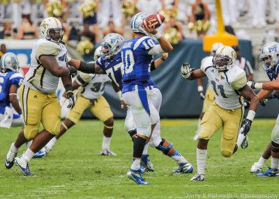 Yellow Jackets LB Brandon Watts hurries the throw of Blue Raiders QB Logan Kilgore